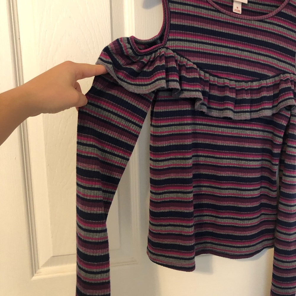 🔴 Long Sleeve Ruffled Cut Out Top - Picture 2 of 4